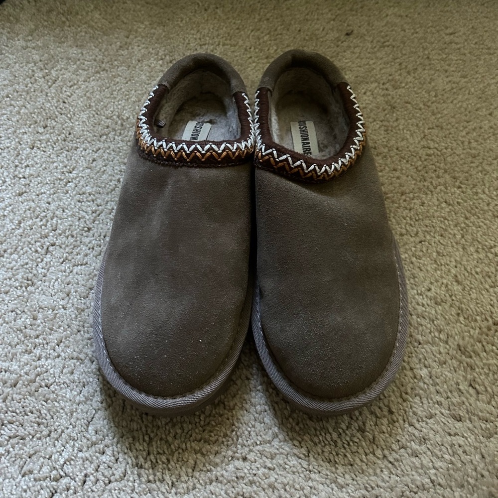 Cushionaire Women's Brown Slip-On Shoes - Picture 2 of 4